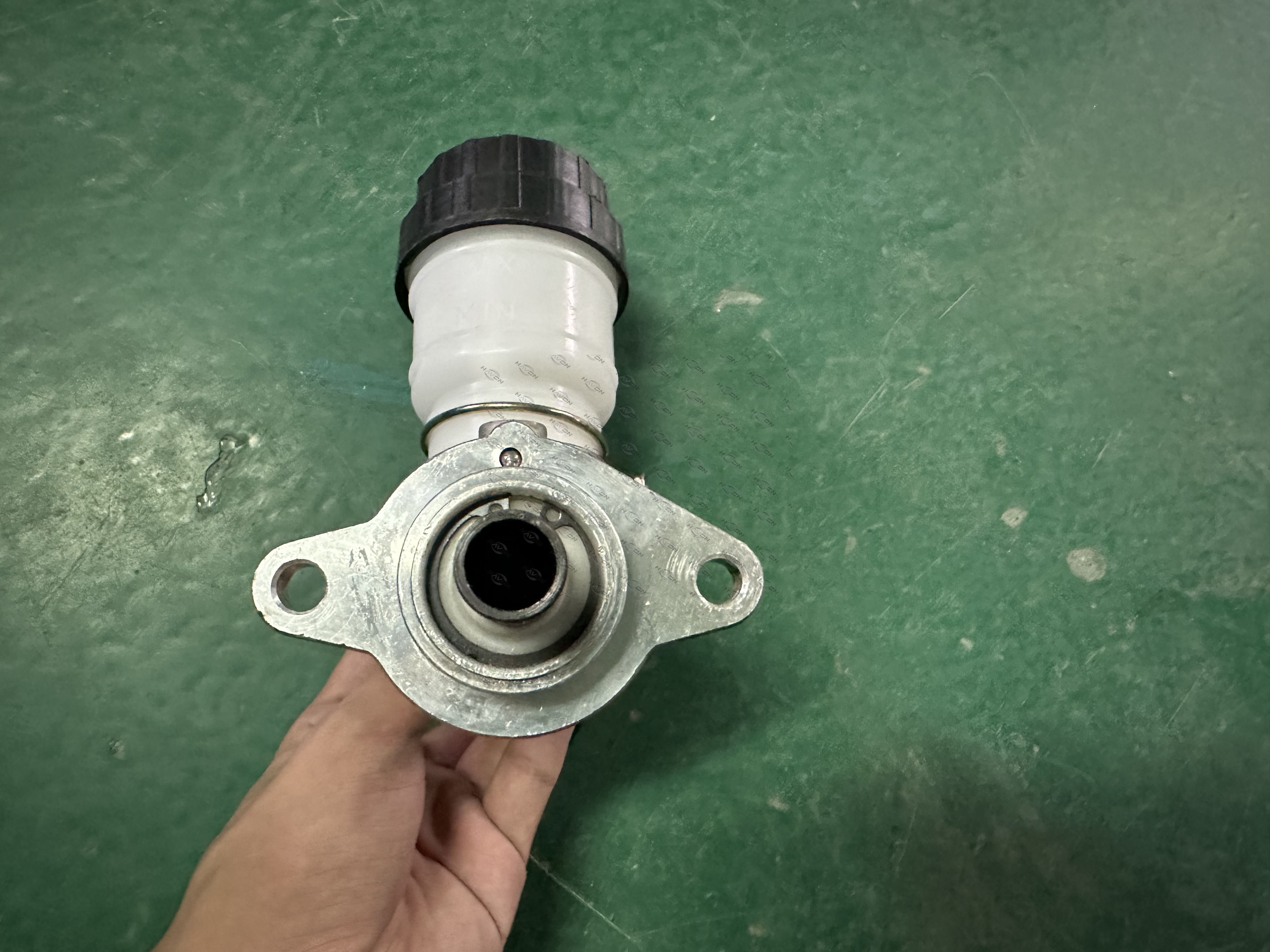 1NY-B249-夏利油壶;Brake Master Cylinder
